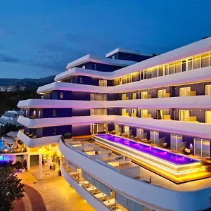 Regina Blu 5*, Radhimë Albania