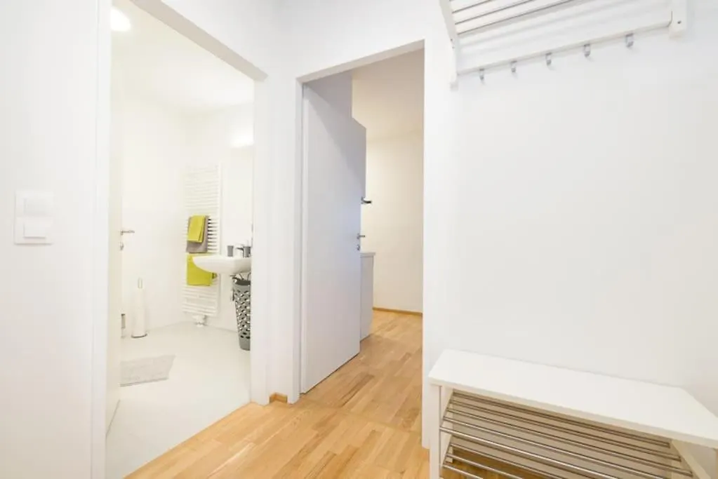 Premium City Apartment With Balcony! Free Garage Parking Included! Wiedeń 0*,
