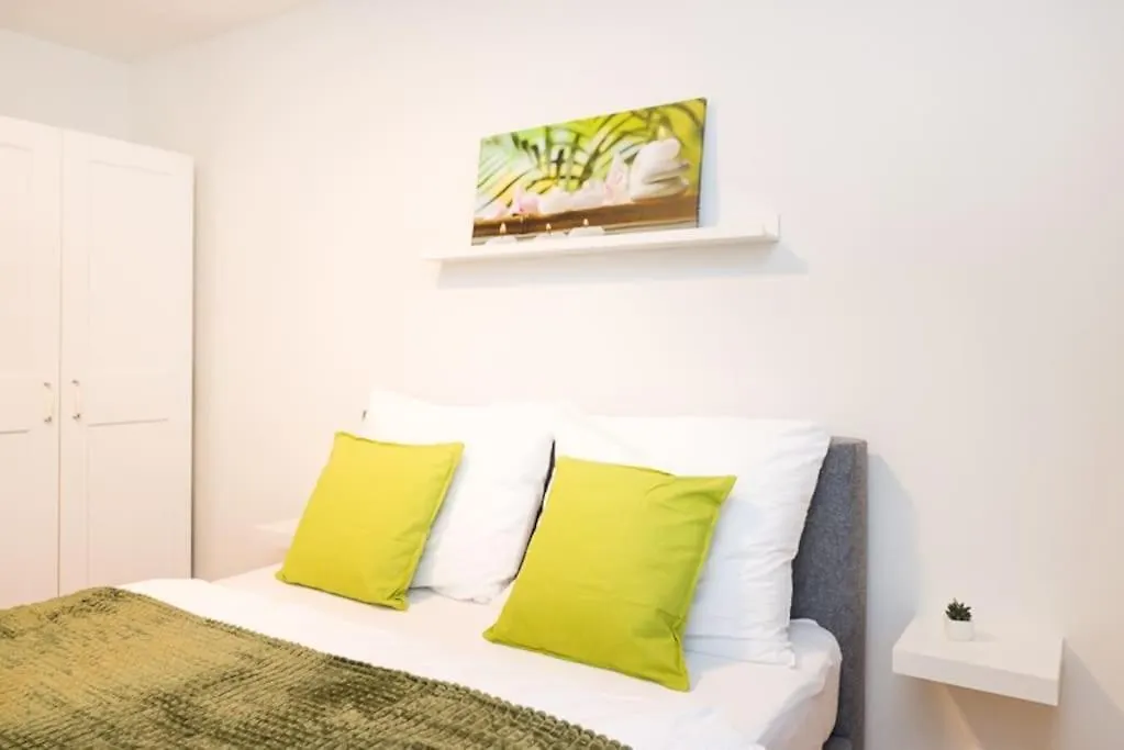 Premium City Apartment With Balcony! Free Garage Parking Included! Wiedeń