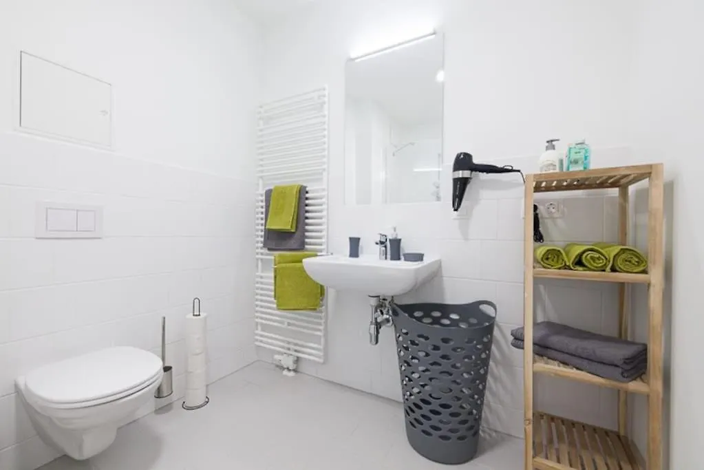 Premium City Apartment With Balcony! Free Garage Parking Included! Wiedeń